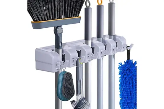 Suporte-para-vassouras-e-outros-itens-de-limpeza-Hyrixdirect.webp